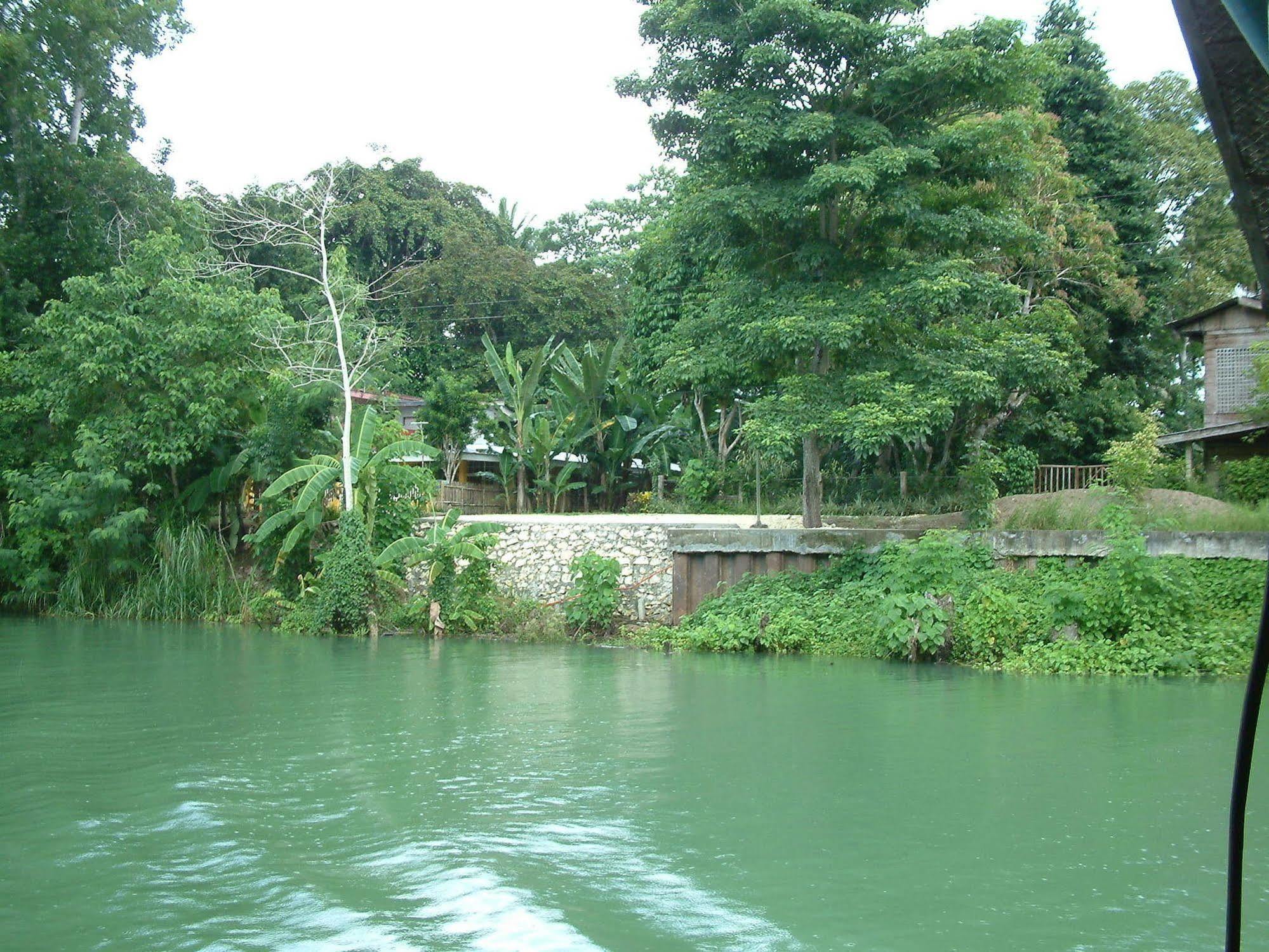 Bohol White House Bed & Breakfast Lila Exterior photo